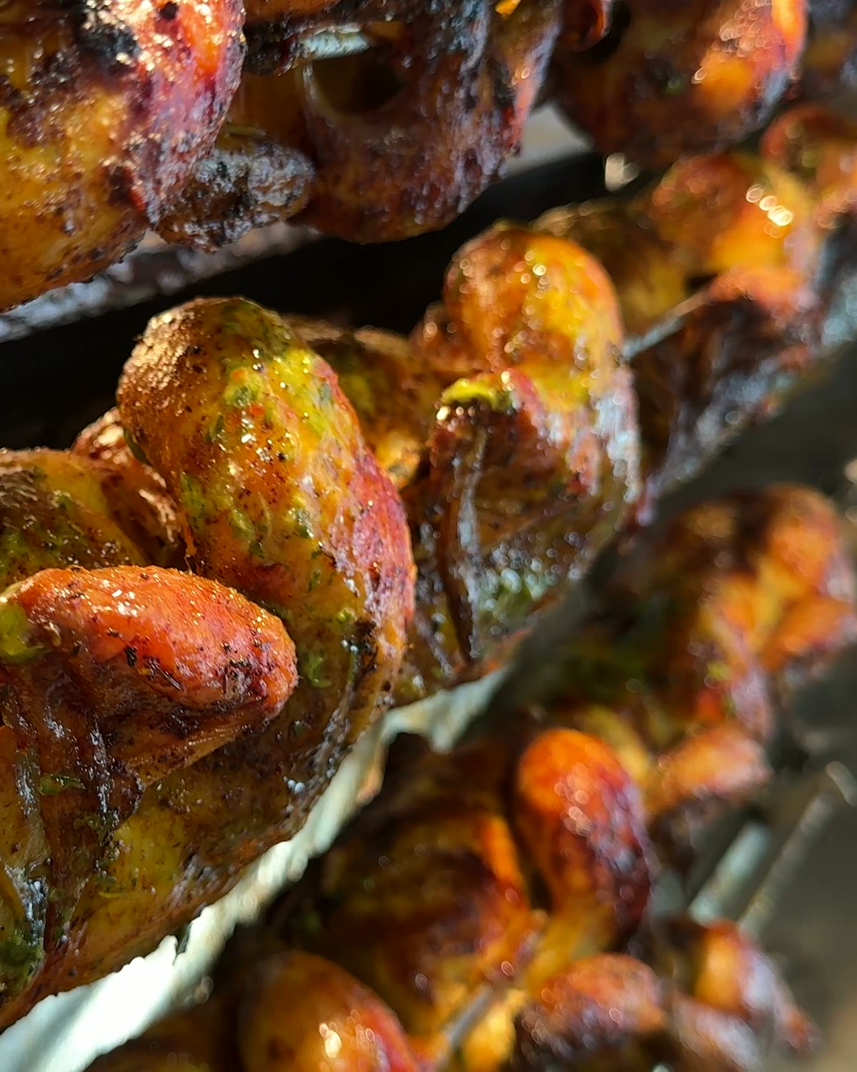 Marinierte Grillhähnchen am Drehspieß bei Zaio Grill