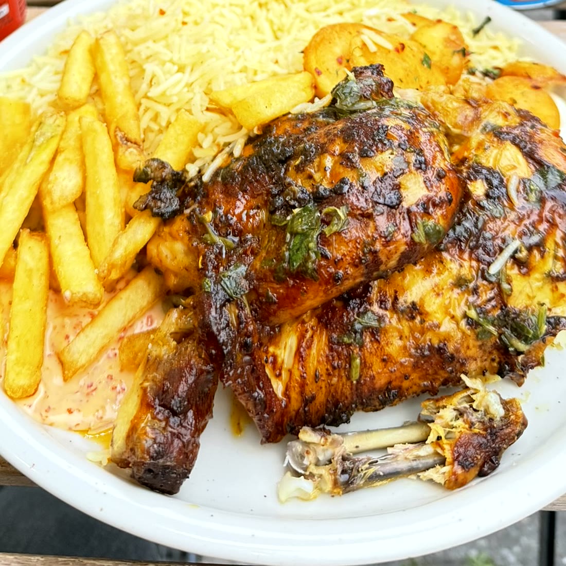 1/2 Grillhähnchen Teller mit Pommes oder Reis
